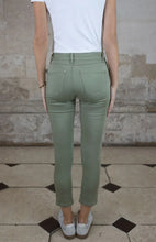 Load image into Gallery viewer, Unity 3/4 Tencel Trousers Khaki