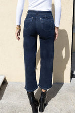 Load image into Gallery viewer, Napoli Cropped Jean- Indigo Wash
