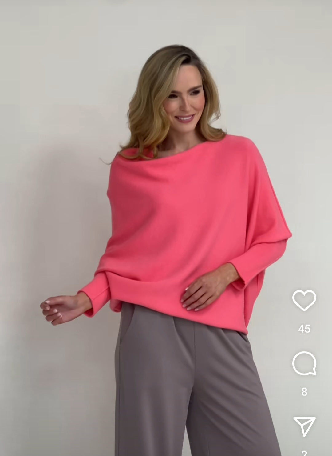 Poncho effect jumper, with a circular finish, and a cute